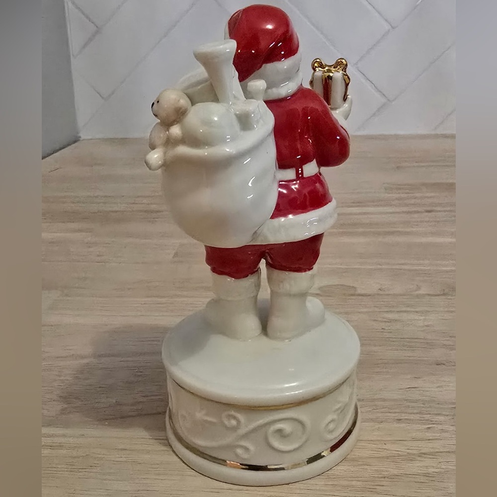 Lenox Musical Santa Figurine Porcelain Gold Trim Wonderland Wishes w/Box - Picture 6 of 9
